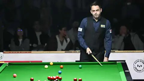 Billiards match moment 1