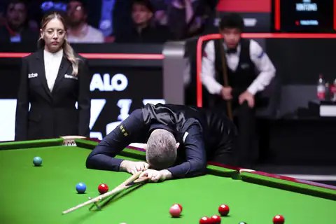 Billiards match moment 2