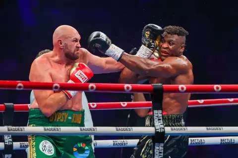 Boxing match moment 1